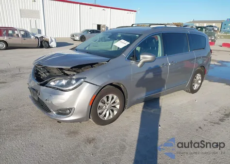 2018 Chrysler Pacifica Touring L из США, поврежденный, VIN 2C4RC1BG3JR144051